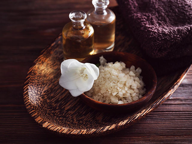 Body Scrub + Aroma Oile Massage